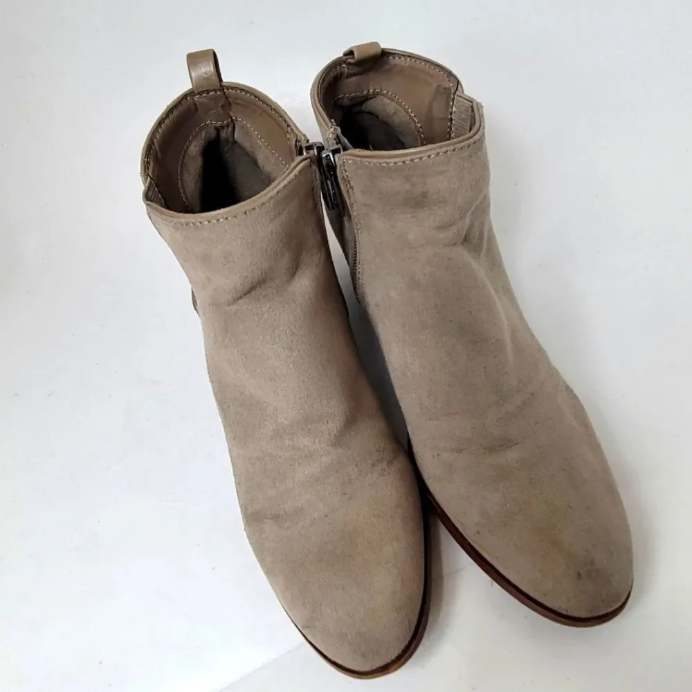 Sam & Libby Faux Suede Ankle Boot Size 6